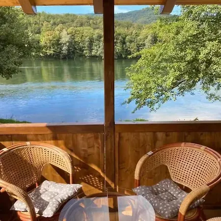 公寓 March On The Drino